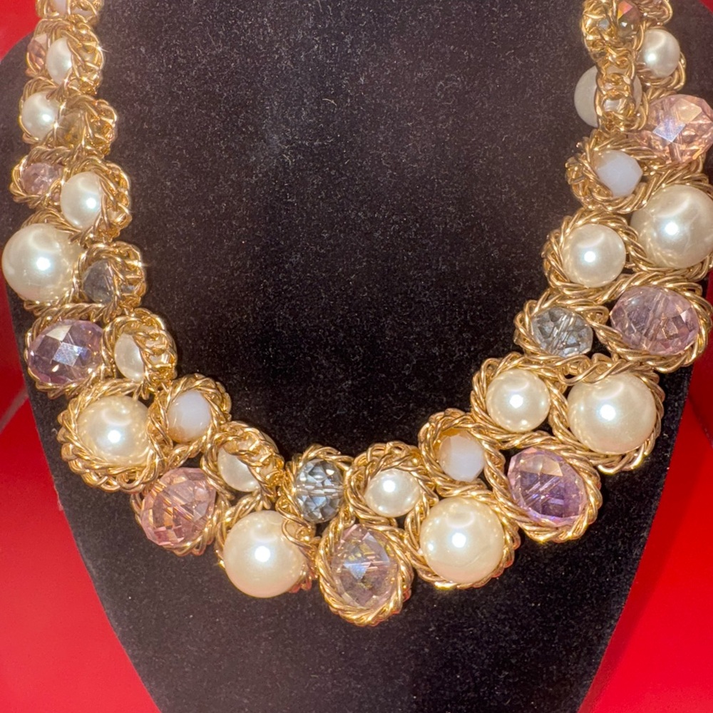 RSVP Elegant Gold and Pearl Statement Necklace - Picture 4 of 5